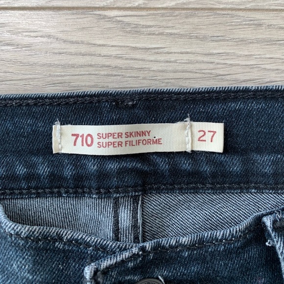 Levi’s 710 Super Skinny Raw Hem Mid Rise Jeans - Picture 9 of 16